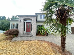 9448 NE Blue Heron Ct, Portland, OR 97211