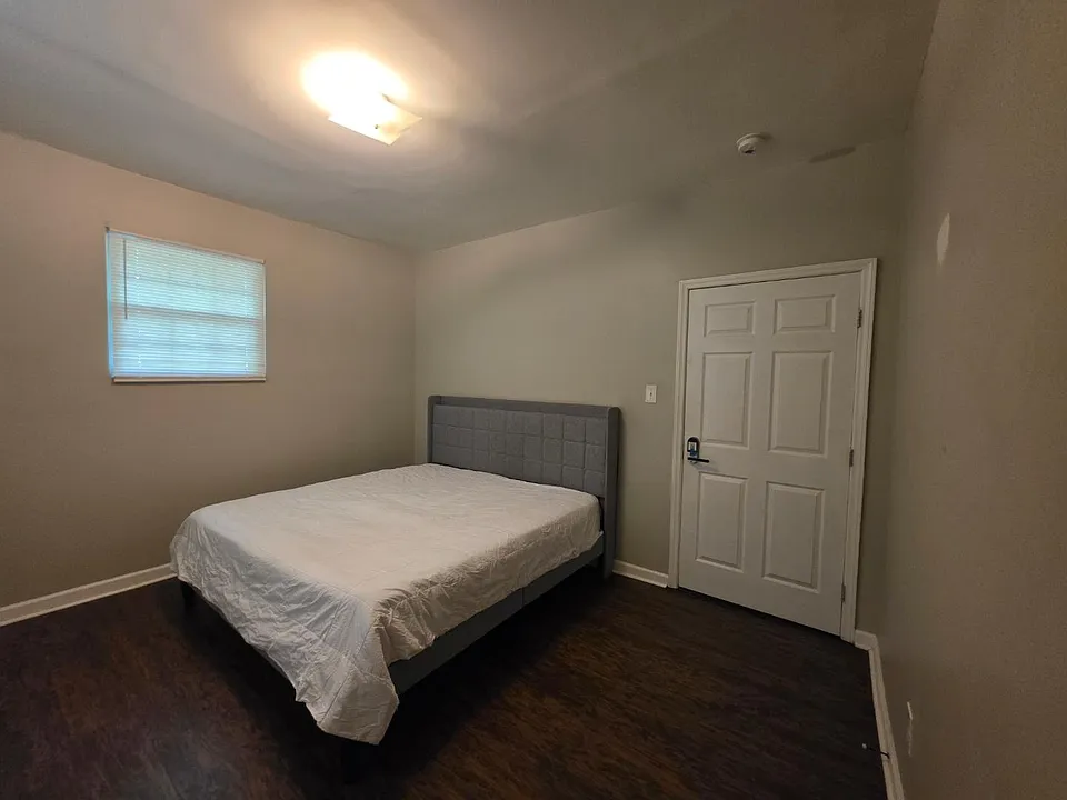 917 Justice Ave #B