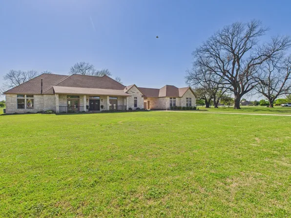 1211 E Scandinavian Ct, Granbury, TX 76048