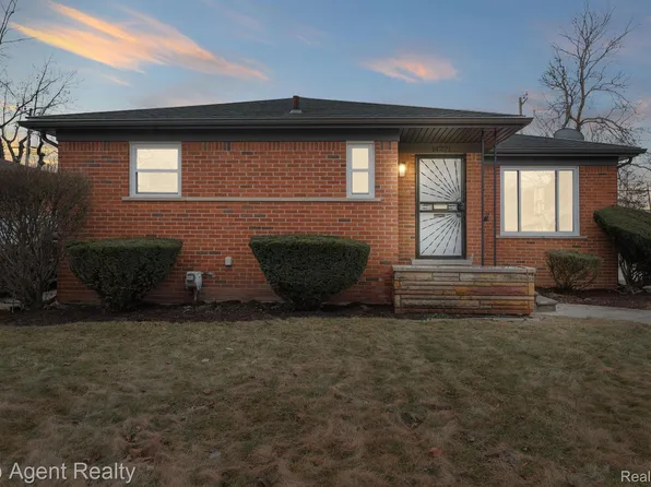 14221 Northend Ave, Oak Park, MI 48237