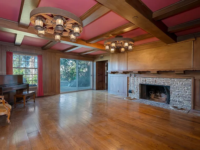 Saloon/Game Room