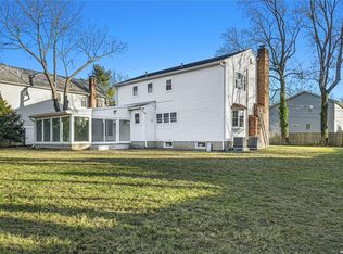 23 Oakwood St, Greenlawn, NY 11740