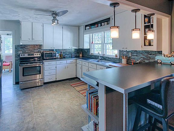 5th image of 1300 La Paloma Dr