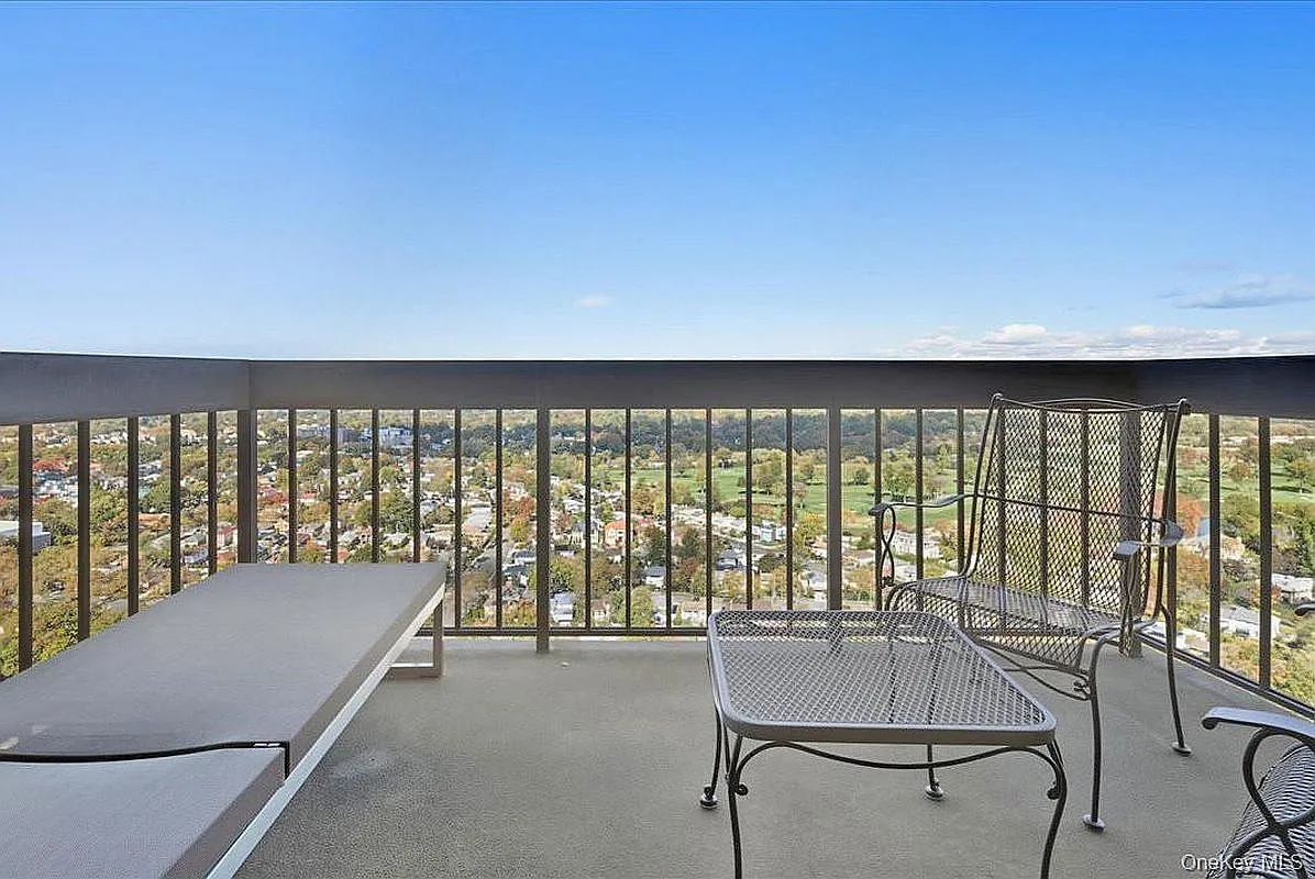 26910 Grand Central Pkwy APT 31N photo 1