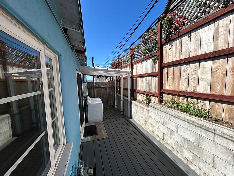 Updated Cottage in Banker's Hill — Photo 8