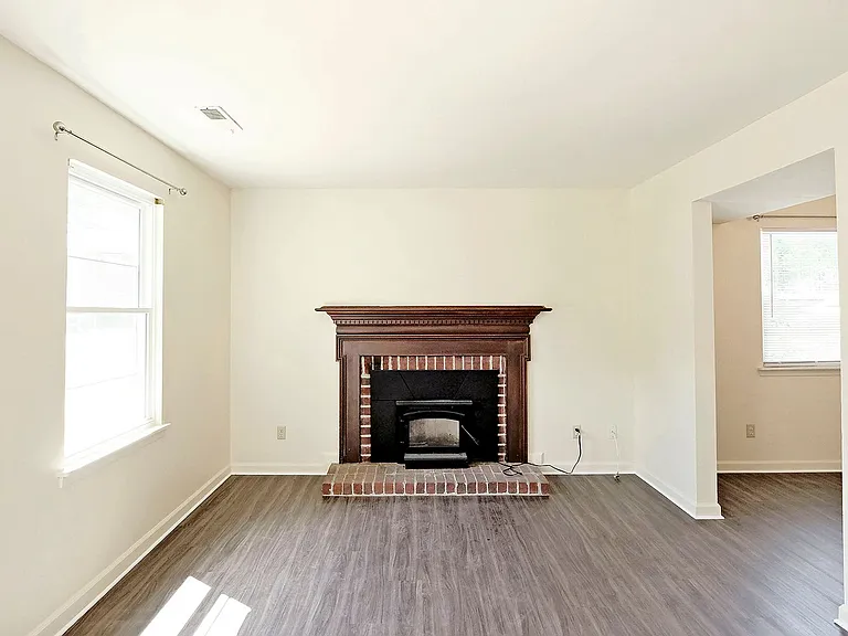 2455 Whitney Ct — Photo 2