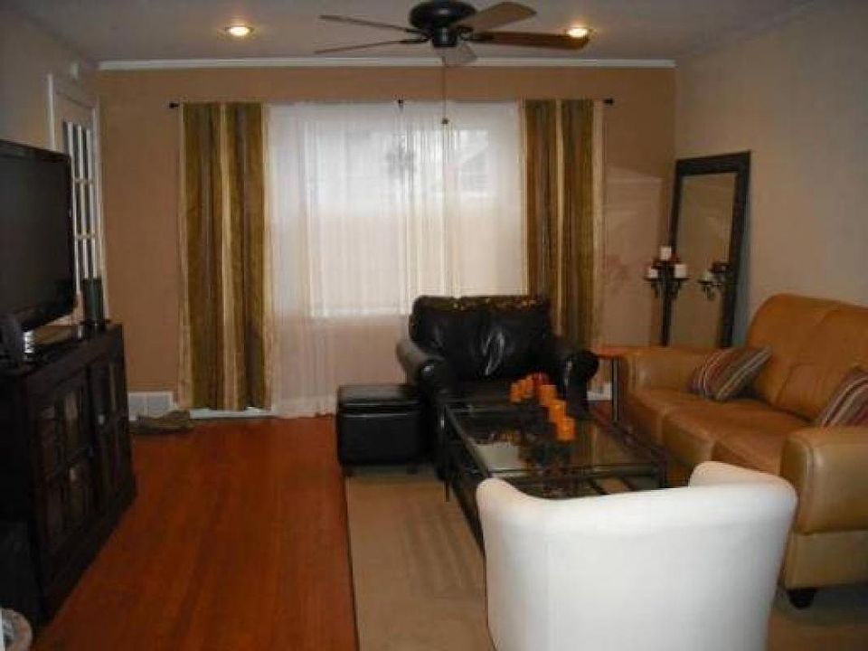 2nd image of 1027 Lathrop Ave