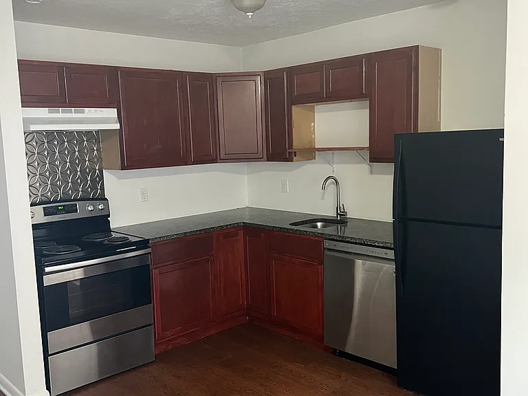 1008 Hickory Hill Ln — Photo 8