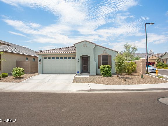 3rd image of 2307 E Branham Ln