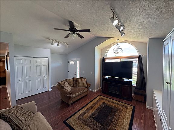 2nd image of 2896 Red Oak Cir