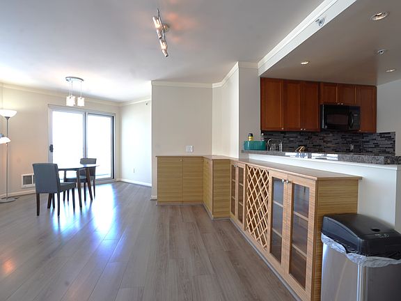 4th image of 400 Beale St APT 1301