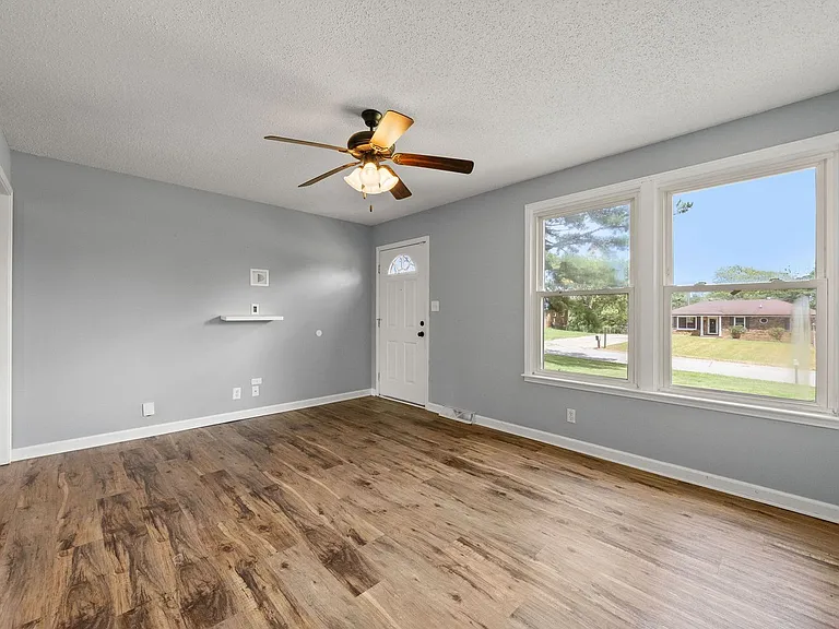 167 Taft Dr — Photo 5