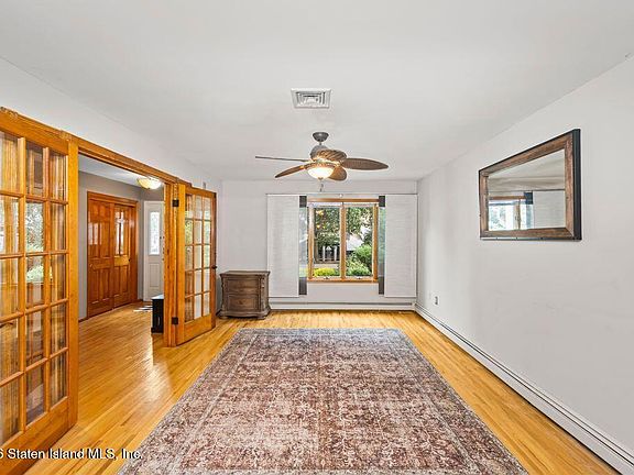 5th image of 107 Edgegrove Ave