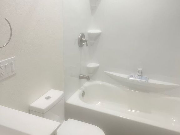 5th image of 2233 Grant St #22