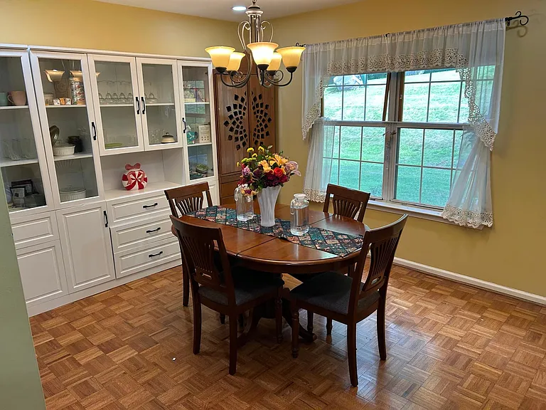 27 E Chicopee Dr — Photo 6