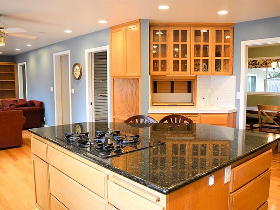 5th image of 12386 Larchmont Ave