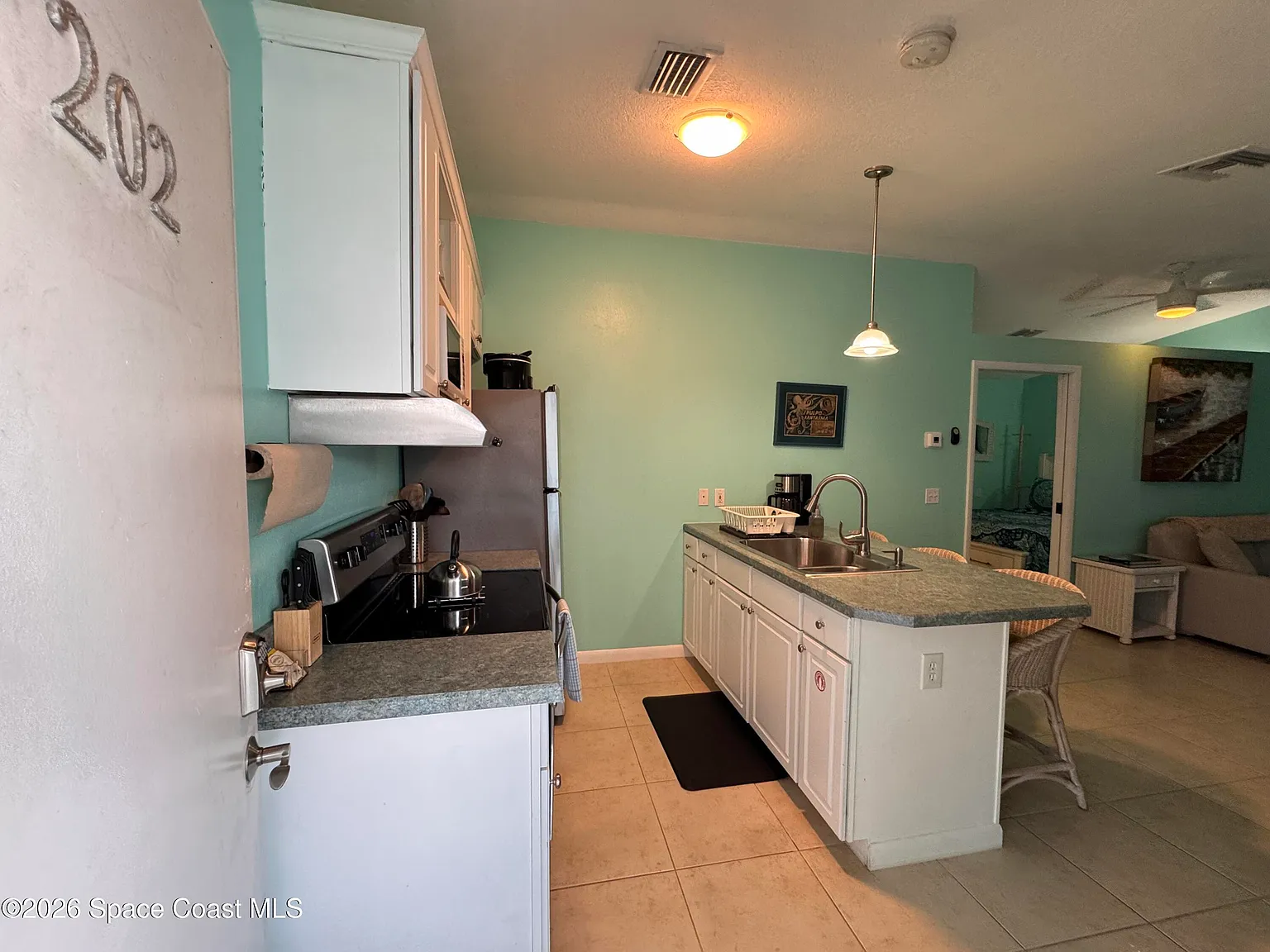 1 bed, 1.0 bath, 450 sqft, $1,900 — Photo 3