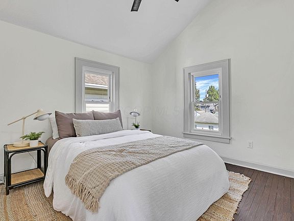 3rd image of 272 E Markison Ave