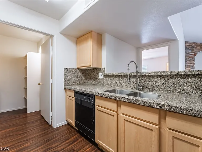 950 Seven Hills Dr #524 — Photo 16