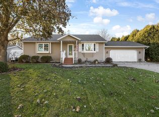 1433 W Roselawn Dr, Appleton, WI 54914