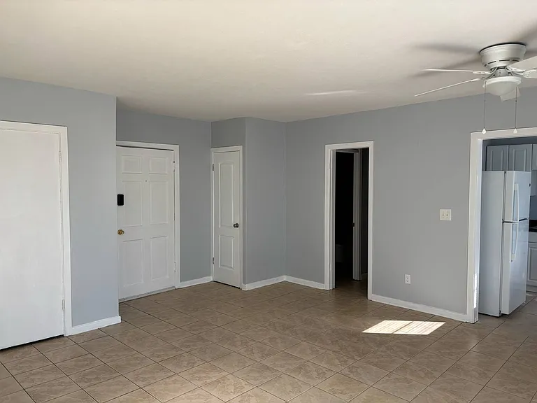 310 Farnol St SW #3 — Photo 4