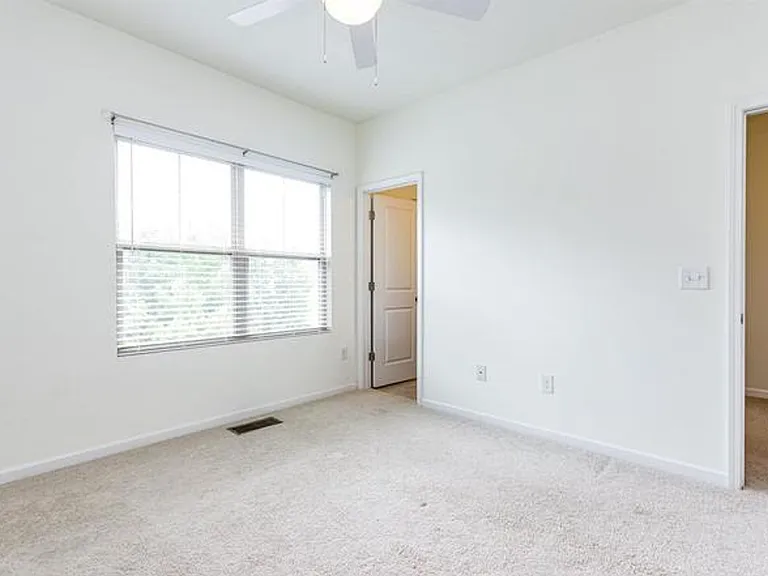 3917 Brokenshire St — Photo 11