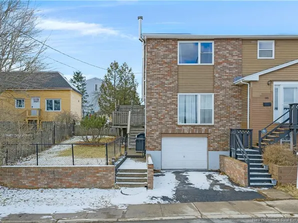 381 Lancaster St, Saint John, NB E2M 1K2
