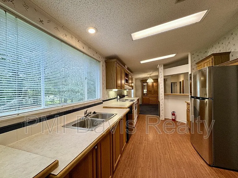 149 Aster Ave — Photo 8