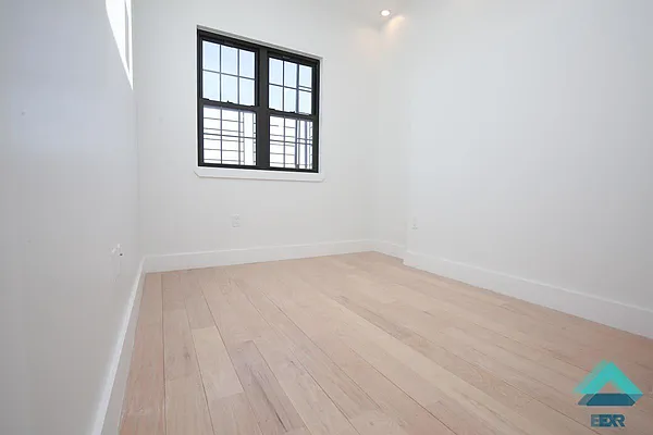 Rented by EXR | media 38