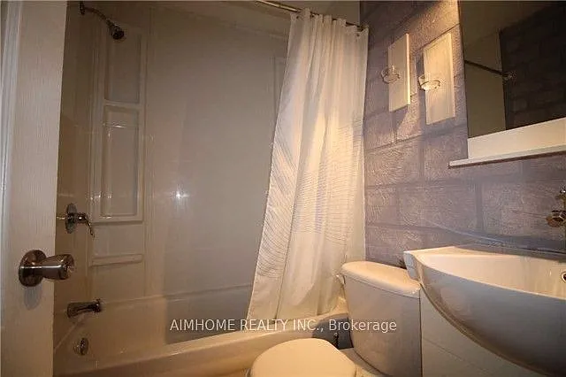 9890 Bayview Ave — Photo 15
