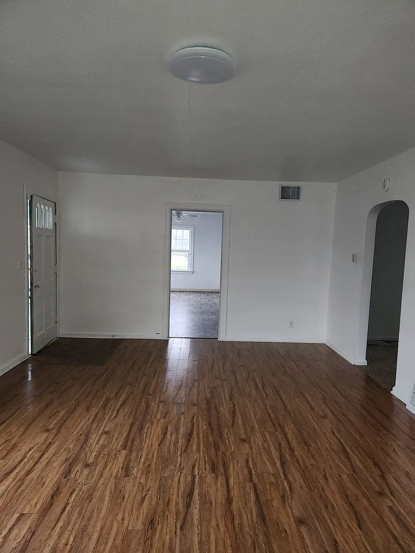 3-bedroom 1 bath House — Photo 3