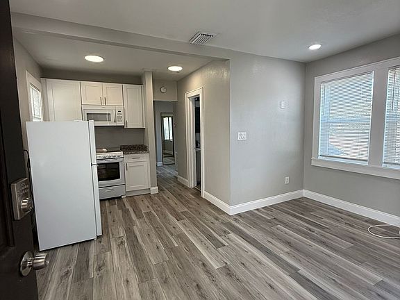 3rd image of 14 21st St N #17626400
