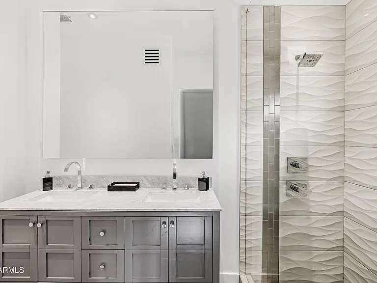 10011 E Windrose Dr — Photo 29