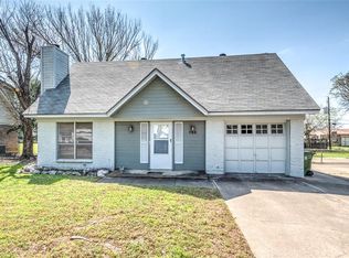 733 W Cedar St, Hurst, TX 76053