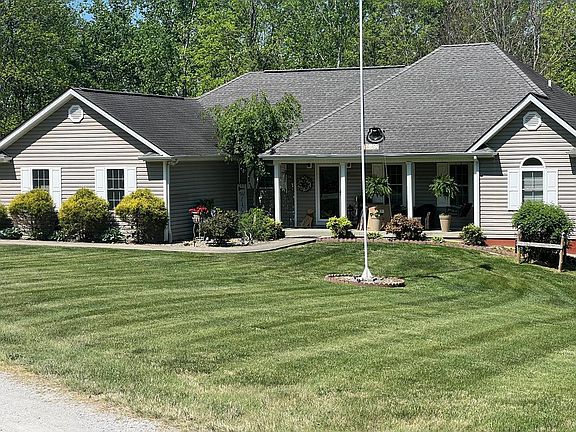 2nd image of 211 Cave Valley Rd