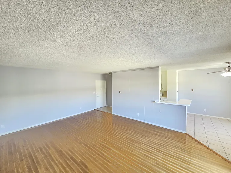 13955 Oxnard St — Photo 18