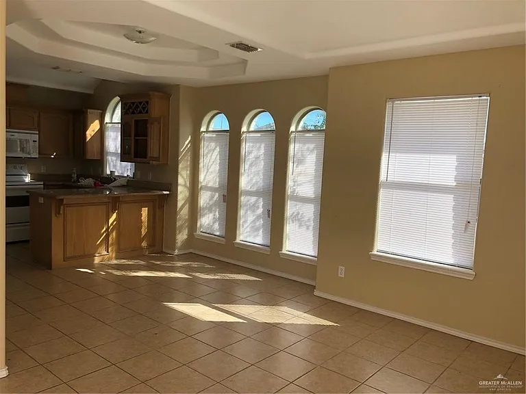 904 S Palm Dr #4 — Photo 3