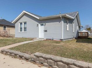 1854 Oak St, Bettendorf, IA