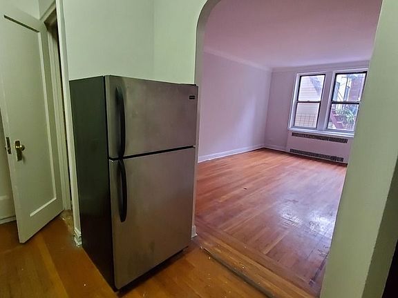 4th image of 41-43 39th Pl #2AA