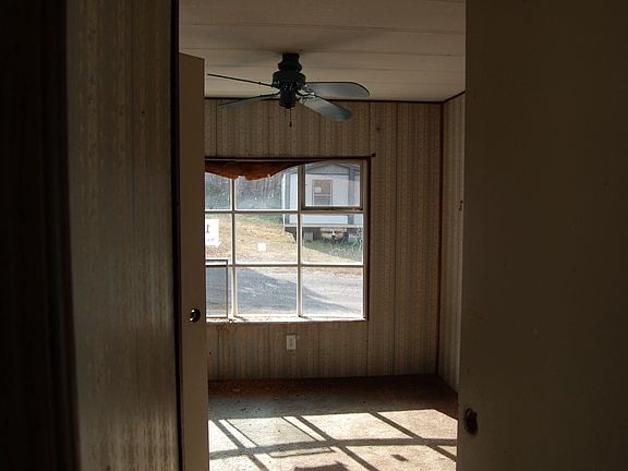 3rd image of 130 Starling Dr