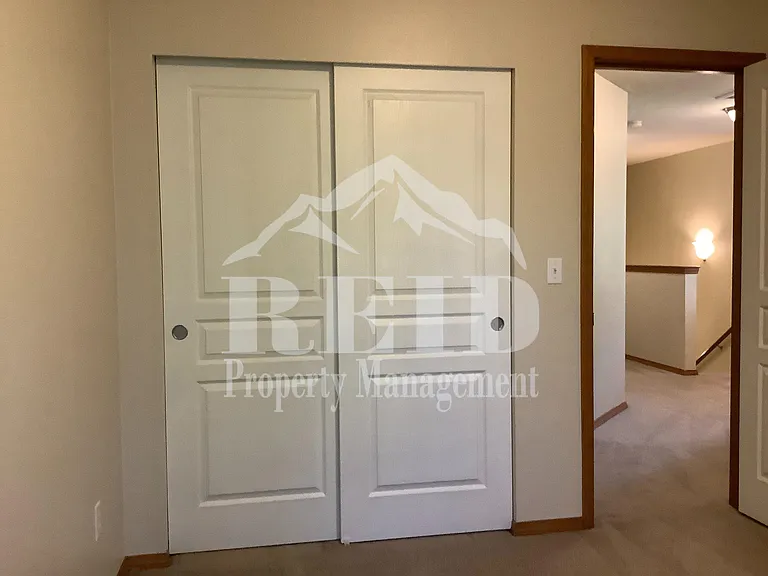 100 NE Miramar Cir — Photo 27