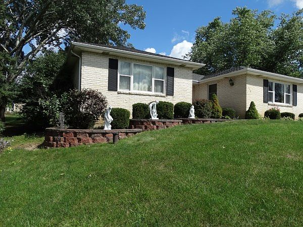1st image of 114 W Monterey Ave