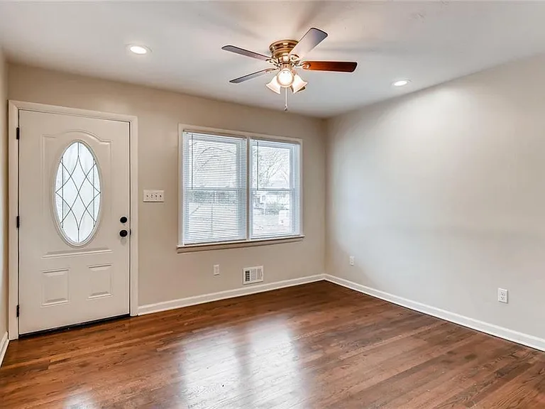 3096 Jones St — Photo 2