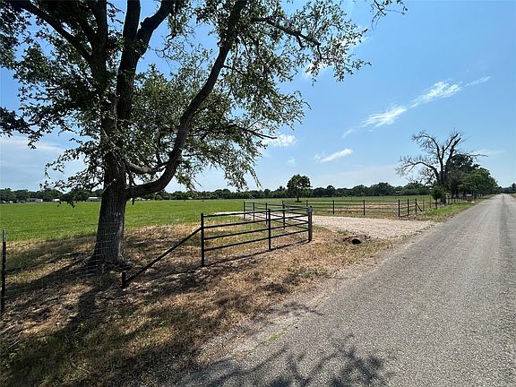4th image of 38715 Wiggins Rd
