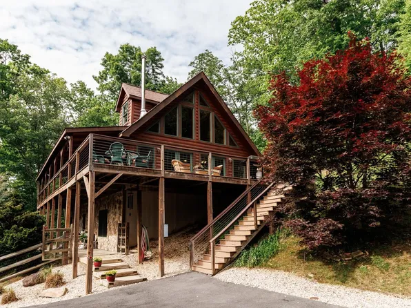 273 Caddis Ln, Warm Springs, VA 24484