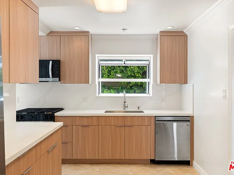 1101 Harvard St — Photo 5