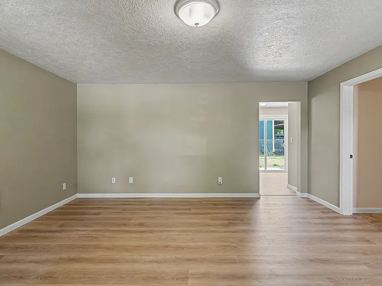 3080 Park Ave NE — Photo 7