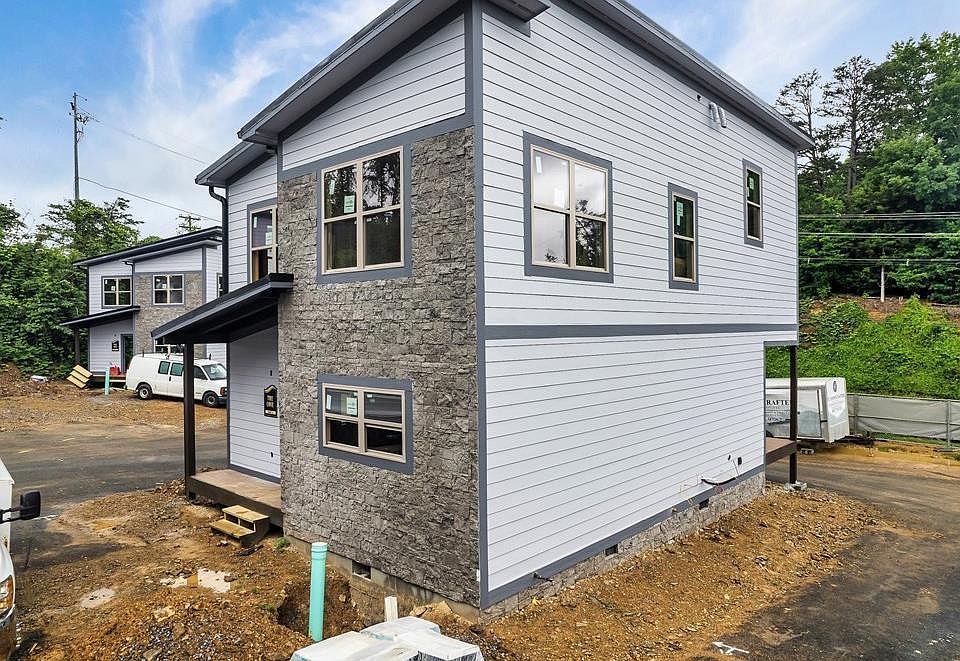 2nd image of 576 Dollywood Ln #2
