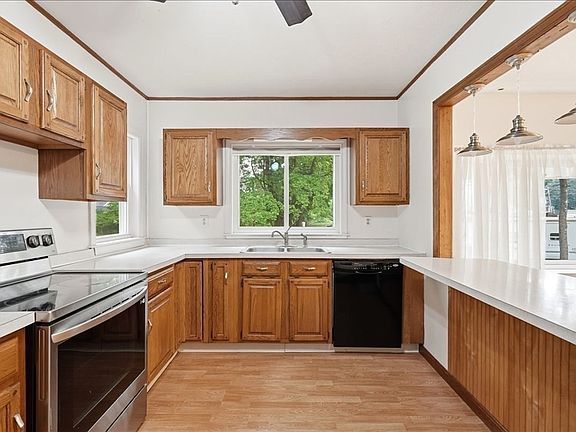 3rd image of 15 Walnut St