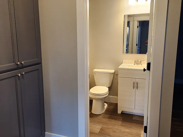 2442 Queen Ave SE — Photo 8